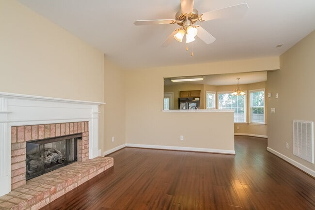 Building Photo - 1014 Persimmon Dr