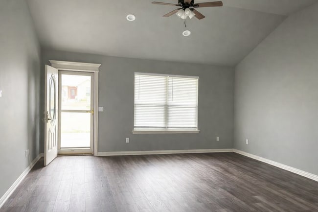 Building Photo - 3995 Highland Dr