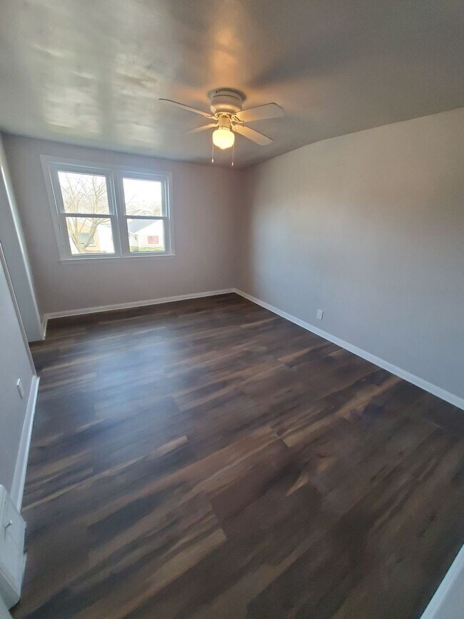 Building Photo - 159 S 78th St