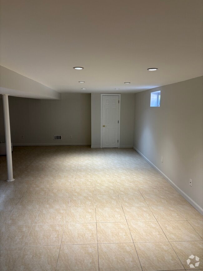 Building Photo - 430 Genesee Ave