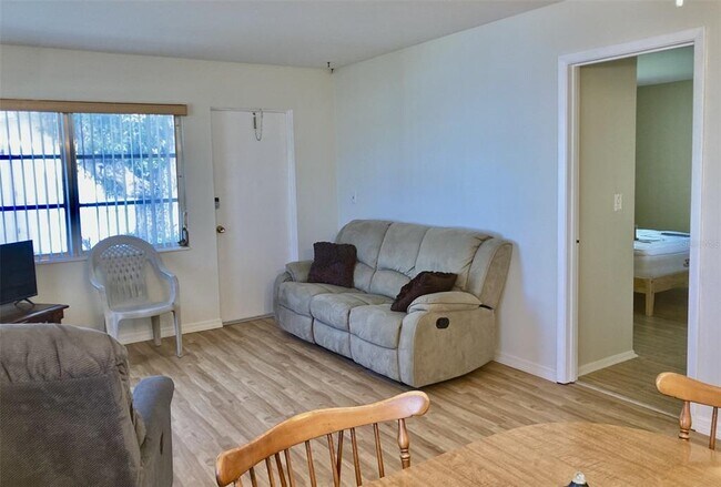 Foto del edificio - 6110 Coral Way