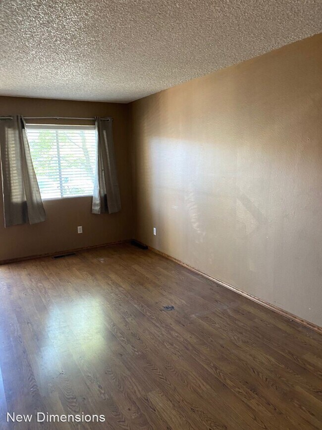 Foto del edificio - 2 br, 2.5 bath House - 1422 E. 9th Street #4