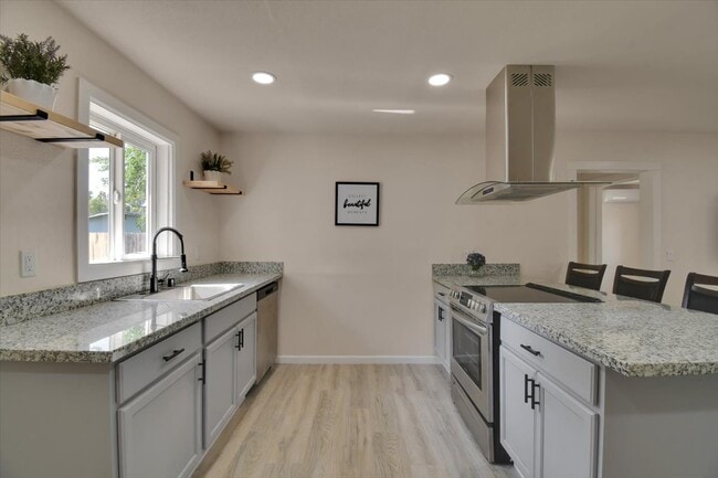 Building Photo - 5018 Western Ave