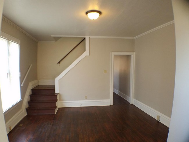 Building Photo - 1484 Summit St