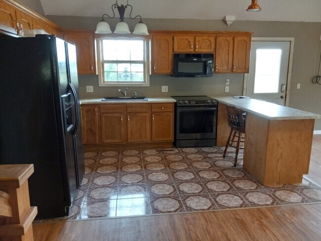 Building Photo - 5360 MO-125