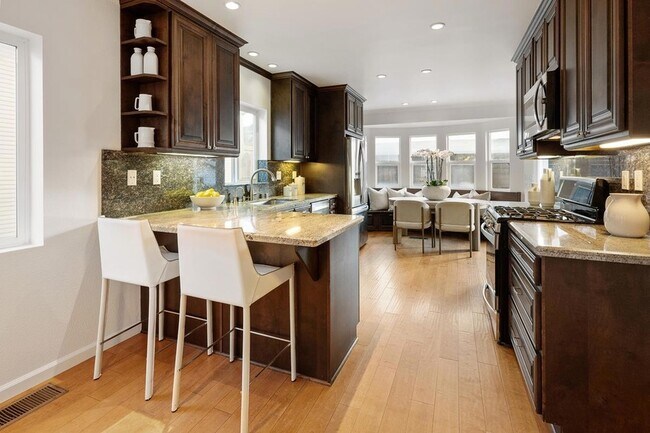 Foto del edificio - 271 Poplar Ave