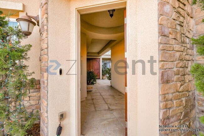 Building Photo - Unit