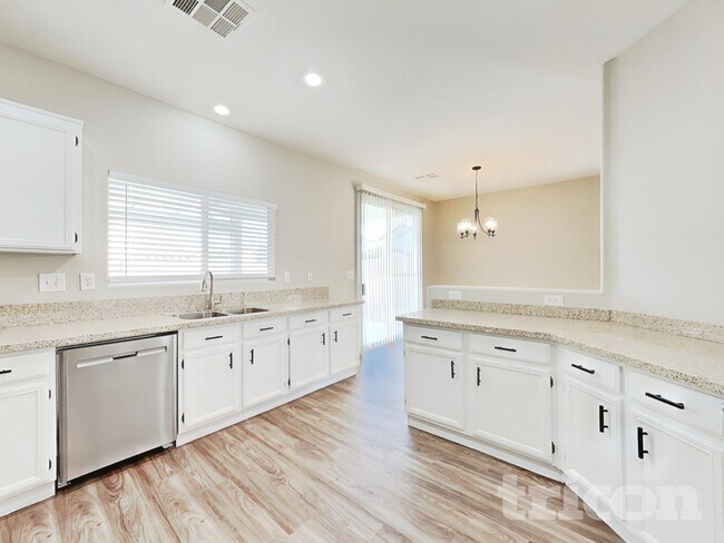 Building Photo - 10270 Nolinas St