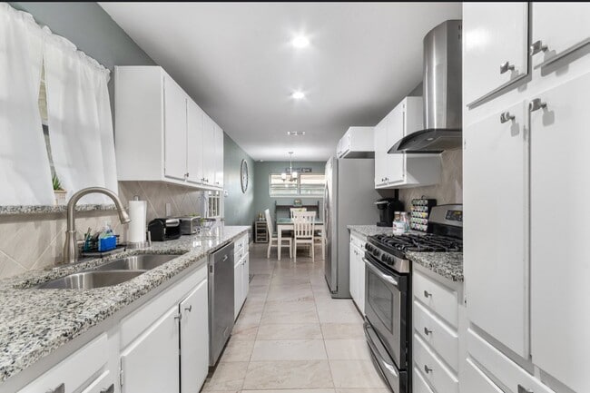 Building Photo - 1703 Monaco Dr