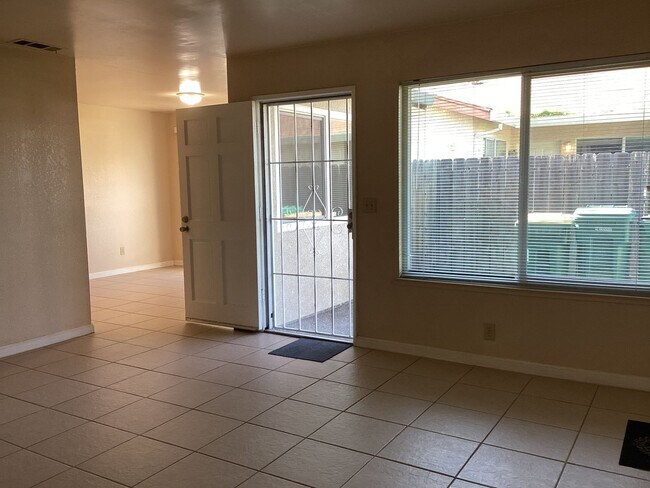 Foto del edificio - 2bd, 2bath Unit!