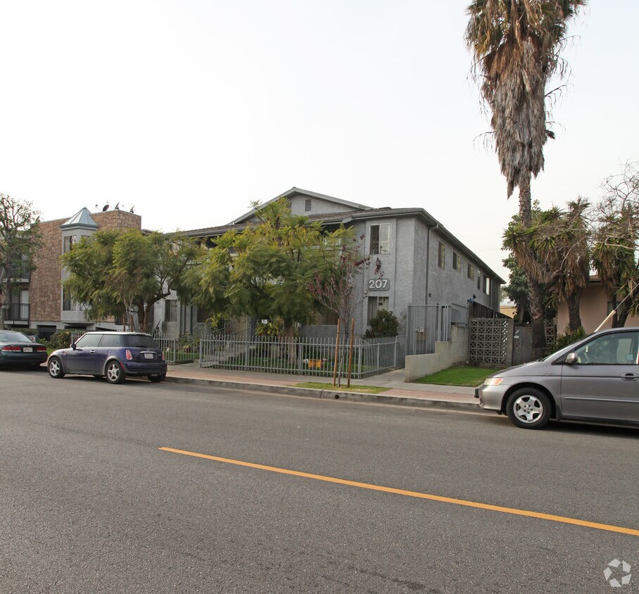 Primary Photo - 207 W Verdugo Ave