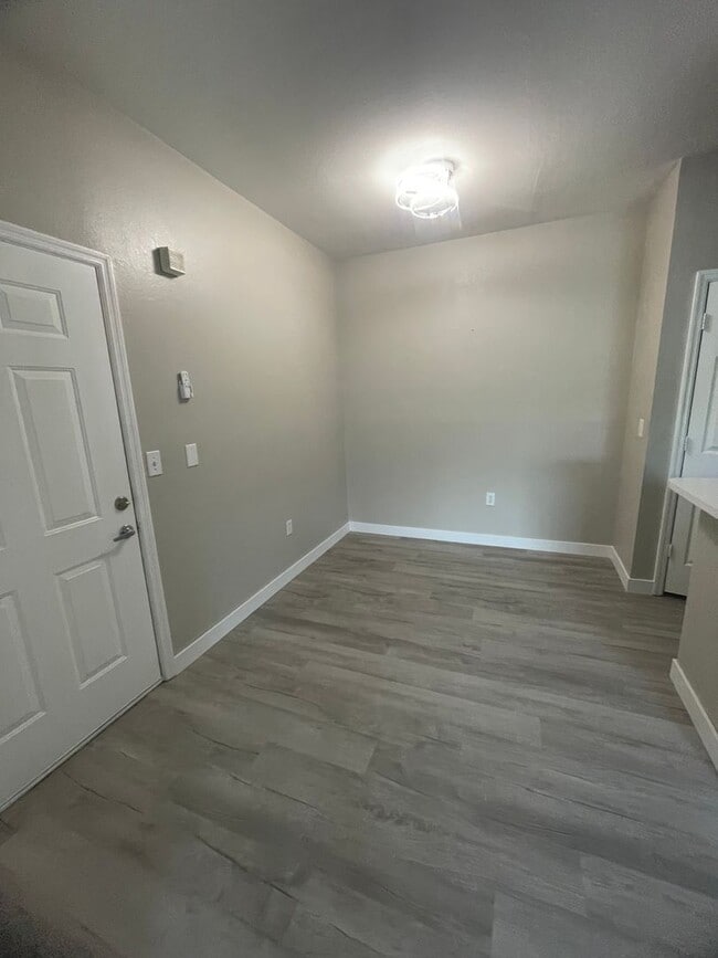 Building Photo - Condo for rent