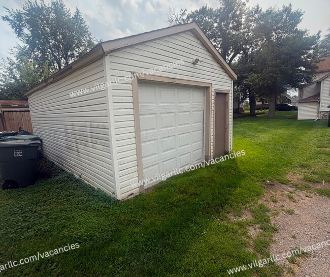 Foto del edificio - 4611 Pine Ave