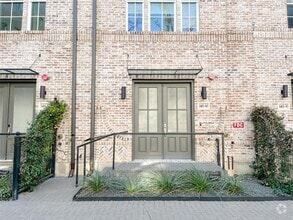 Building Photo - 1411 Town Creek Dr