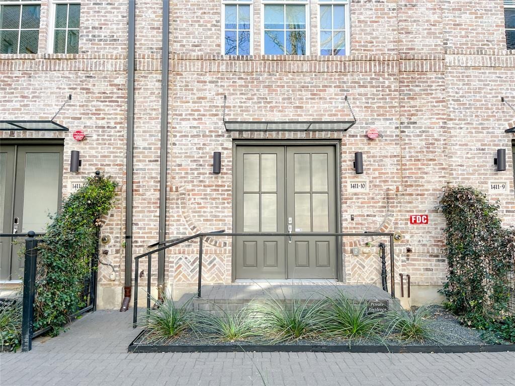 Primary Photo - 1411 Town Creek Dr