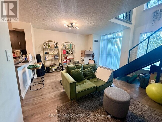 Building Photo - 51 Baffin Ct