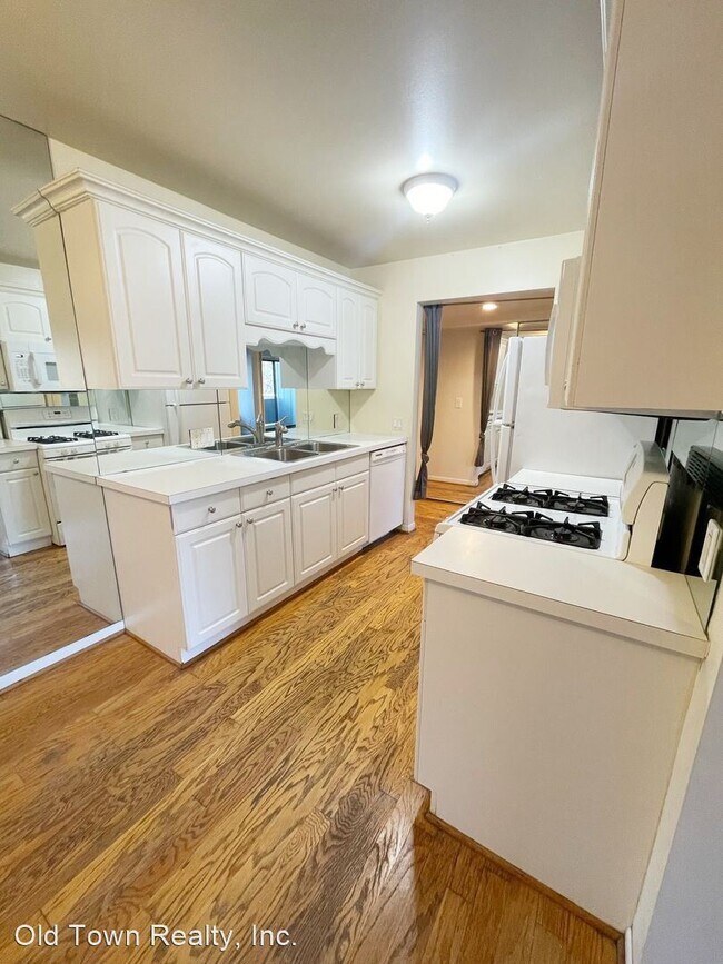 Foto del edificio - 2 br, 2 bath House - 9695 Bayview Dr.  #217