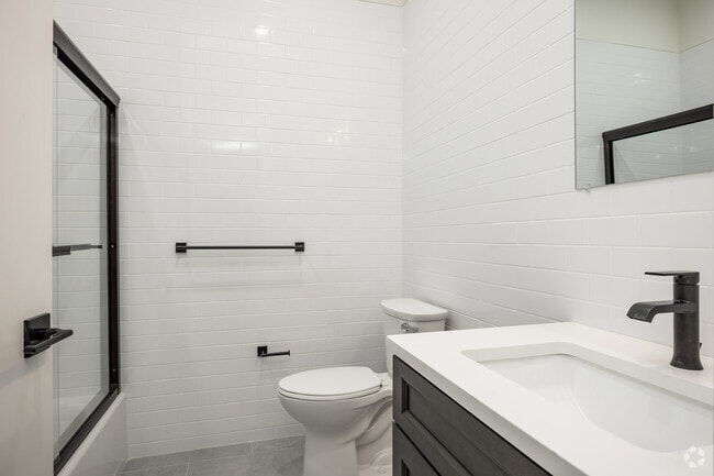 2BR, 2BA - 1,027SF - 604 Bloomfield