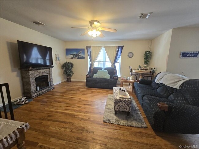 Building Photo - 105 N Montgomery St