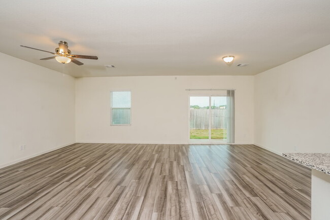 Foto del edificio - 4021 Fringe Tree Ln