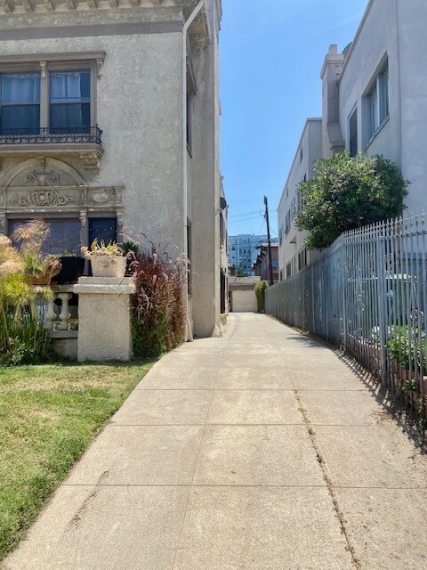 Building Photo - 1250 4th Ave