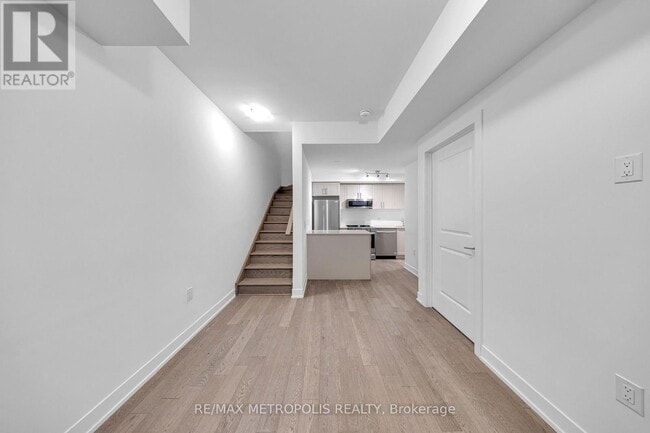 Photo du bâtiment - 1115 Douglas McCurdy Cmn