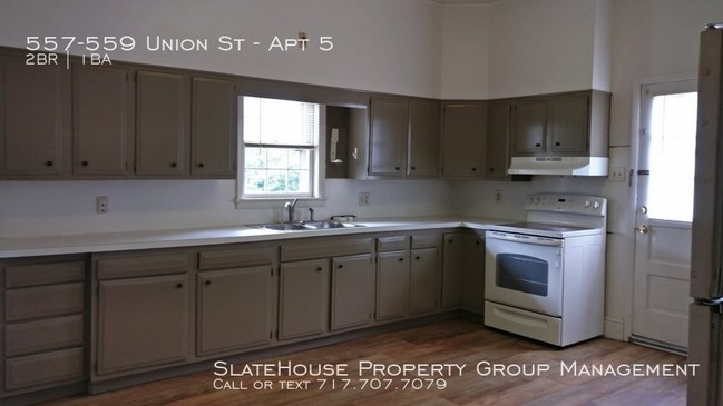 Building Photo - Spacious Apartment with 2 floors!
