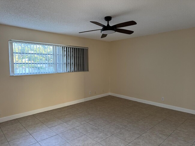 Foto del edificio - 5220 SW 43 TERRACE # 1-2 DANIA BEACH, 33314