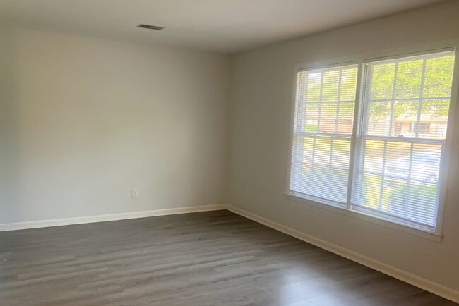 Building Photo - 709 Montclair Dr