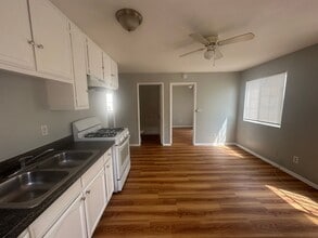Building Photo - 4554 N Lakewood Blvd