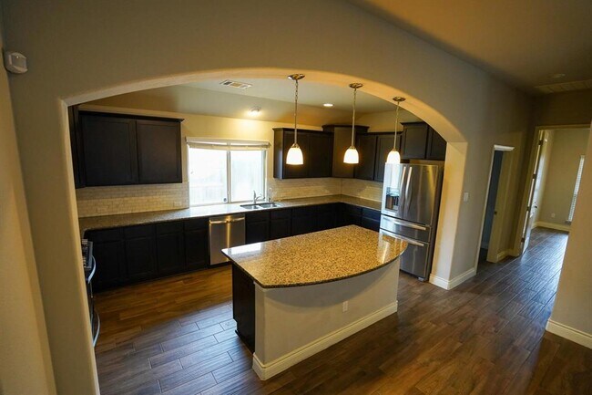 Foto del edificio - 421 Sterling Ridge Dr