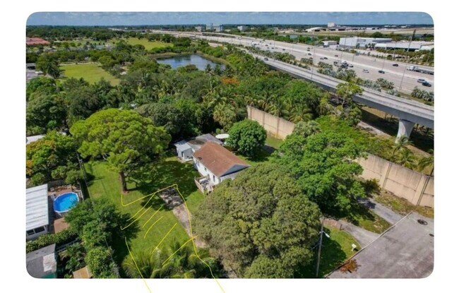 Building Photo - Bright and Spacious Private 3BR House in W...