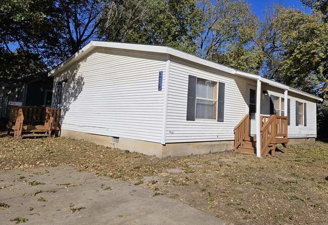Front - 319 Rahm St