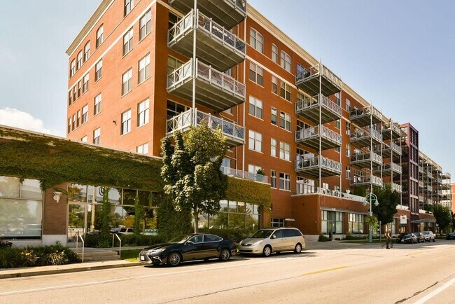 Building Photo - 601 E Erie St