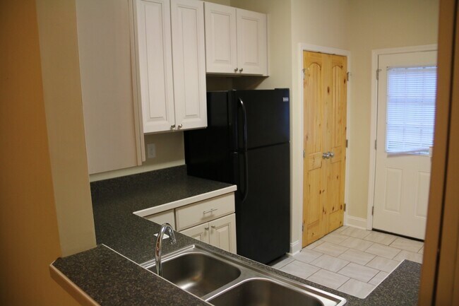 Building Photo - Luxurious Cottage-House Rental in Auburn