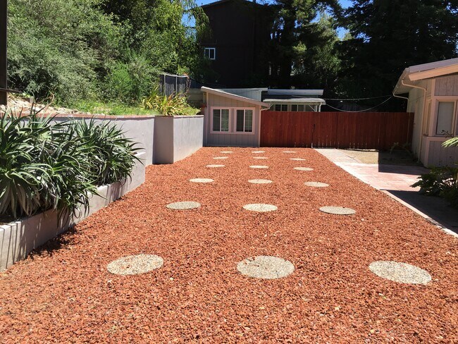Patio trasero privado - 330 Shoreline Hwy