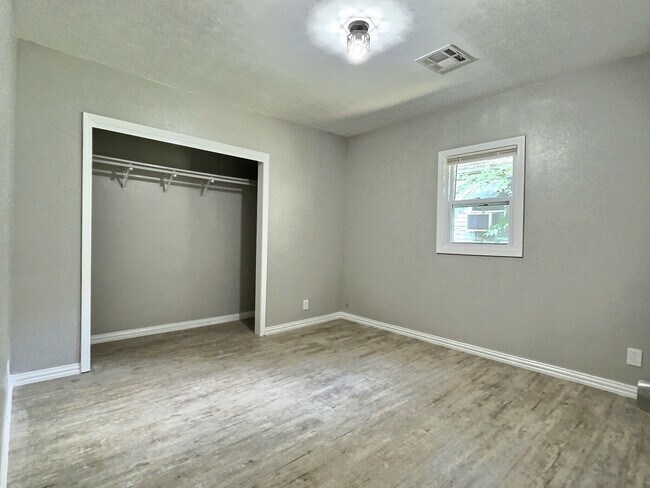 Building Photo - 53 N Xanthus Ave