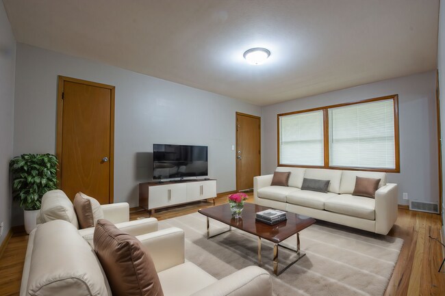 Foto del edificio - 2 Bedroom / 1 Bath Duplex with Washer/Dryer