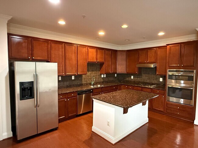 Foto del edificio - Spacious 4-Bedroom Townhome with Garage in Prime Columbia/Elkridge Location