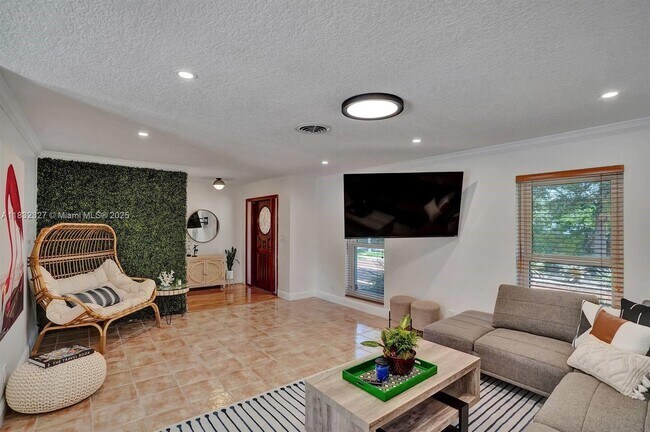 Foto del edificio - 6421 NE 22nd Ave