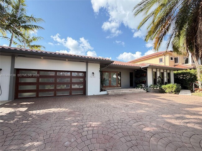 Foto del edificio - 3200 NE 165th St