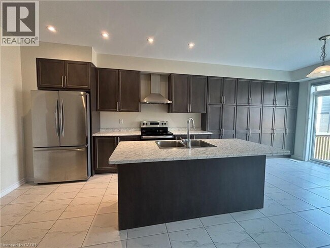 Building Photo - 151 Eva Dr