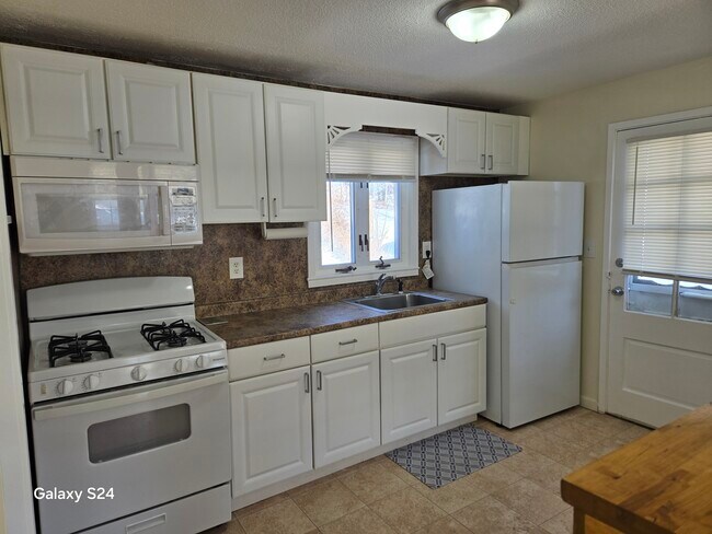 Foto del edificio - 94 Cortland Cir