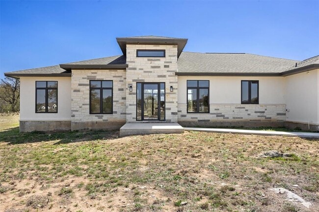 Building Photo - 333 Spicewood Trails Dr