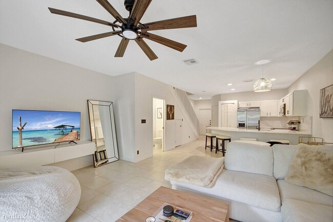 Building Photo - 2 br, 2.5 bath House - 1526 Westchester Ave