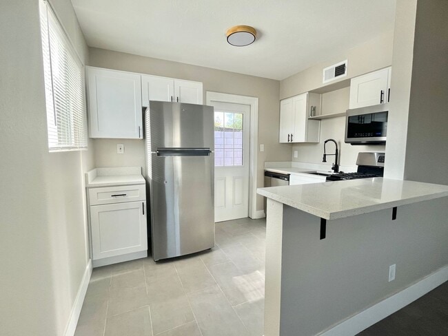 Building Photo - 2504 N 52nd St