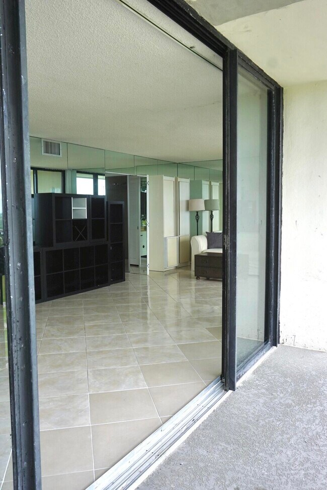 Foto del edificio - 2400 Presidential Way