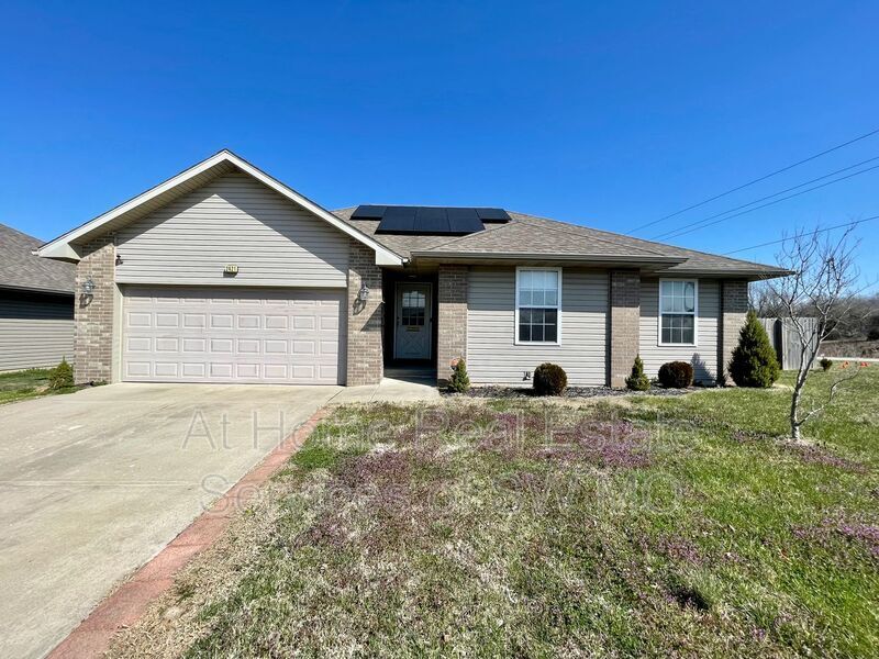 Foto principal - 2421 W Brook Ridge St