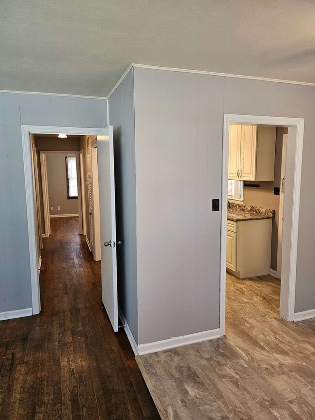 Building Photo - 3 bedroom, 1 bath remodeled home