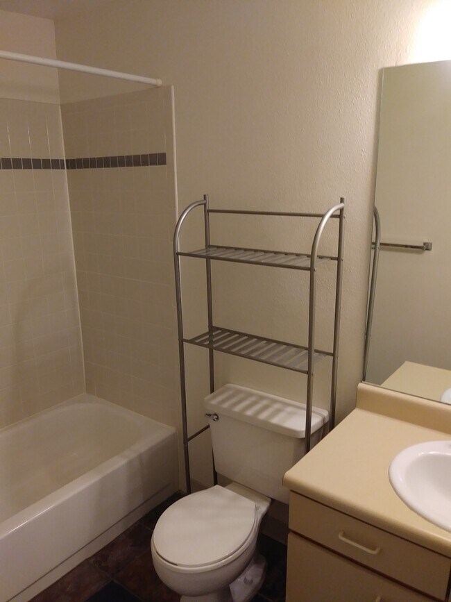 Full Bath - 2727 Folsom St